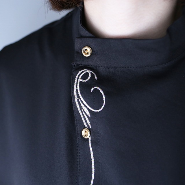 round button and embroidery design black mode shirt
