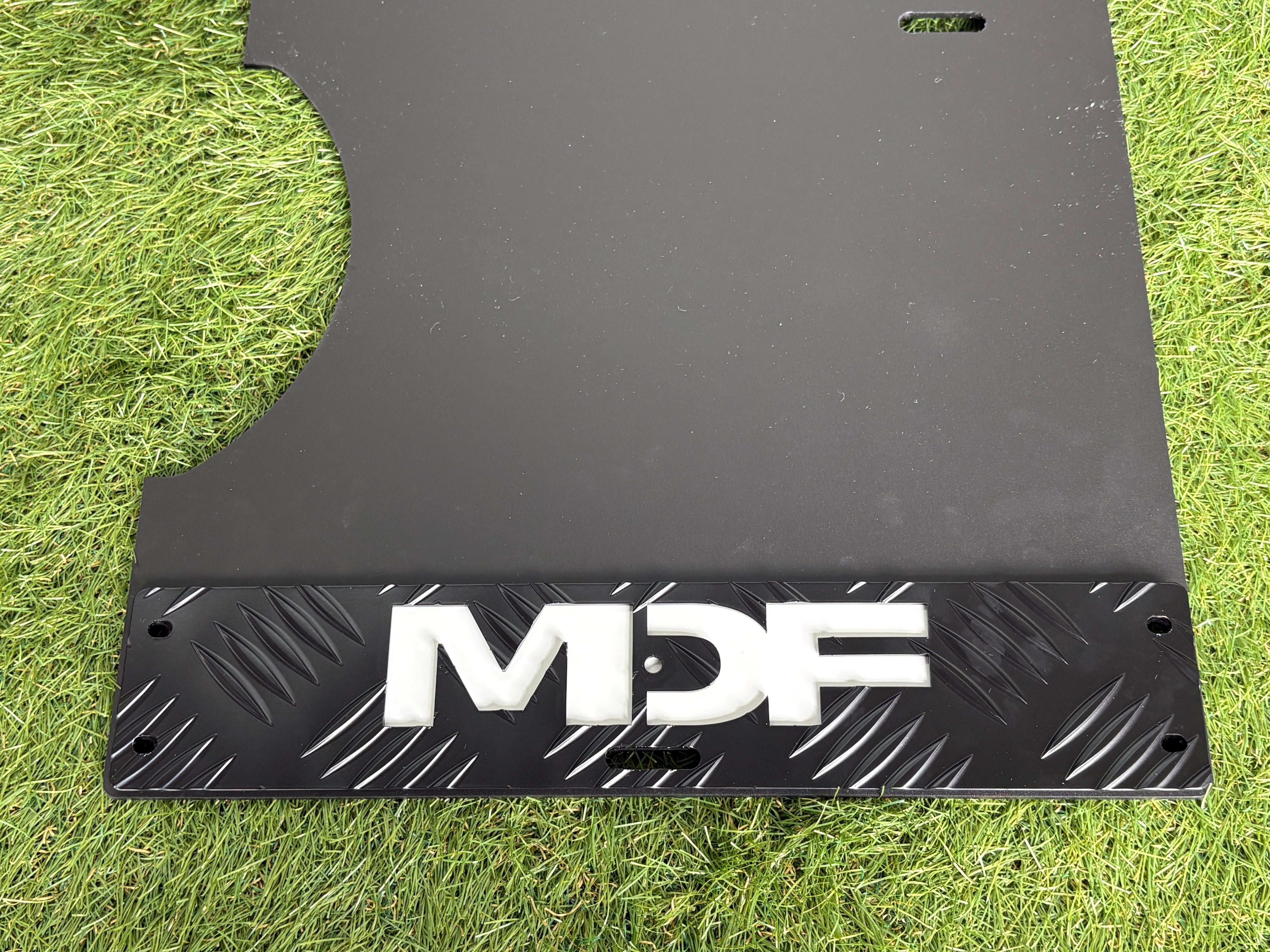 MDF 26型 デリカD:5専用オリジナルマッドフラップ（ブラック×ブラック