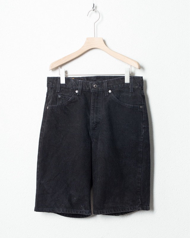 "Levi's 550" black denim baggy shorts / Made In USA / W32 L11