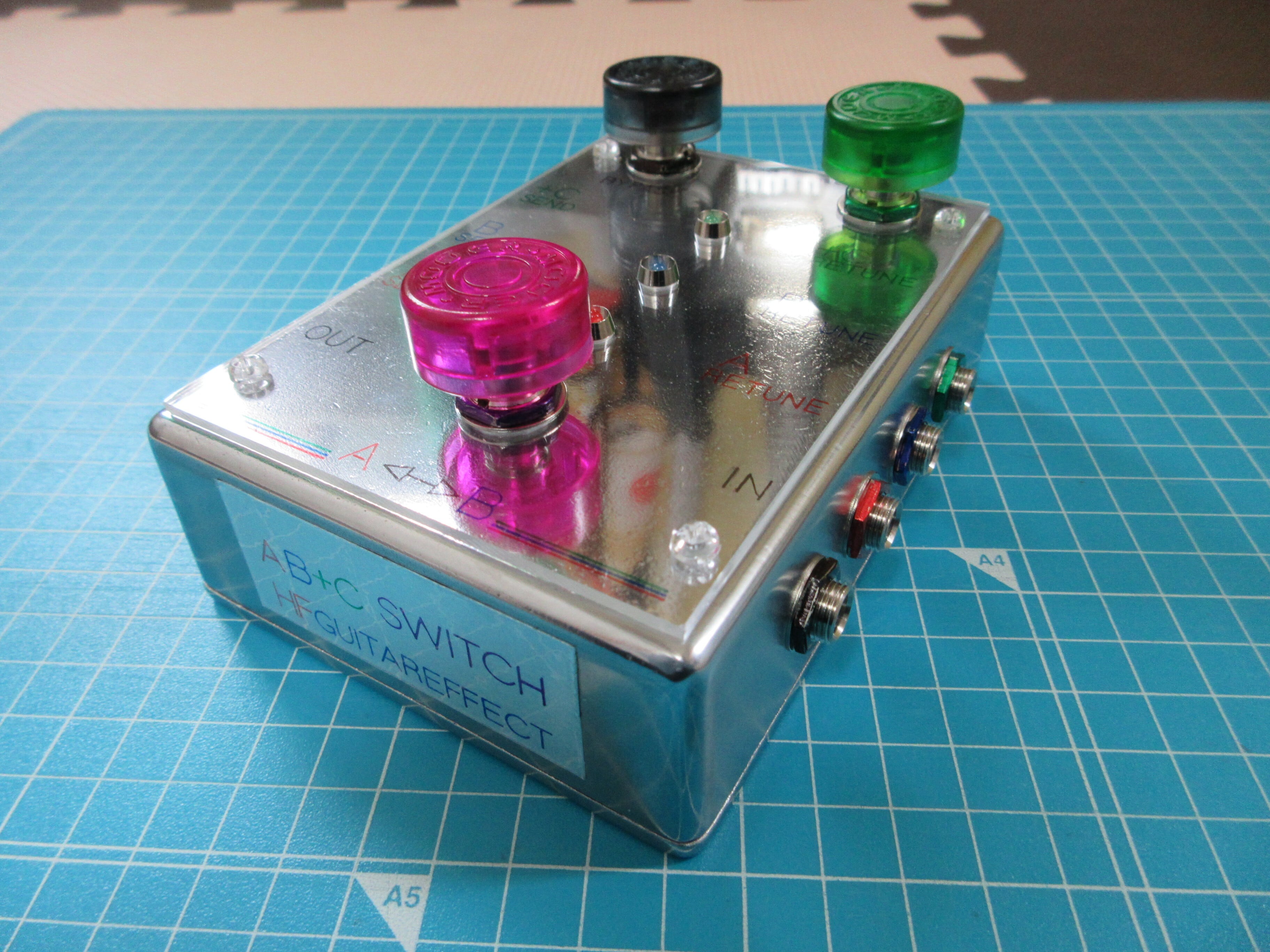 エフェクター用9V乾電池パワーサプライ 電池4個タイプ | HF