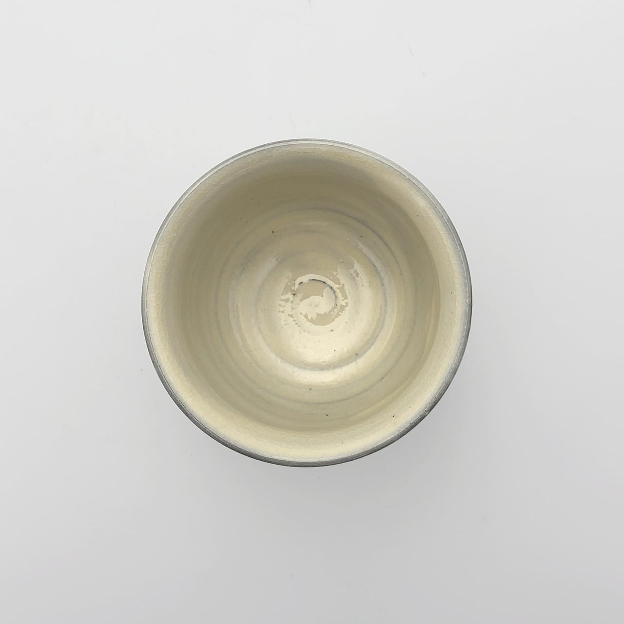 骨董６ベージュ 陶器 円形容器 小鹿田焼 小袋窯 煎茶碗 (大) 飛びかんな 赤青ドット 口径約8.5cm 汲出