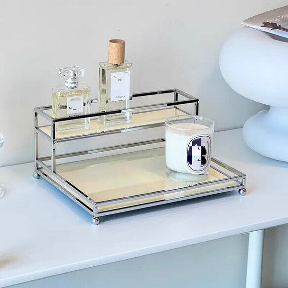 装飾的な金属製トレイ 装飾的な金属製トレイ