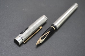 1977　シェーファー タルガ １０１０ Ｘ　SHEAFFER Targa 1010 X　（細字）　14K　　　　　01304