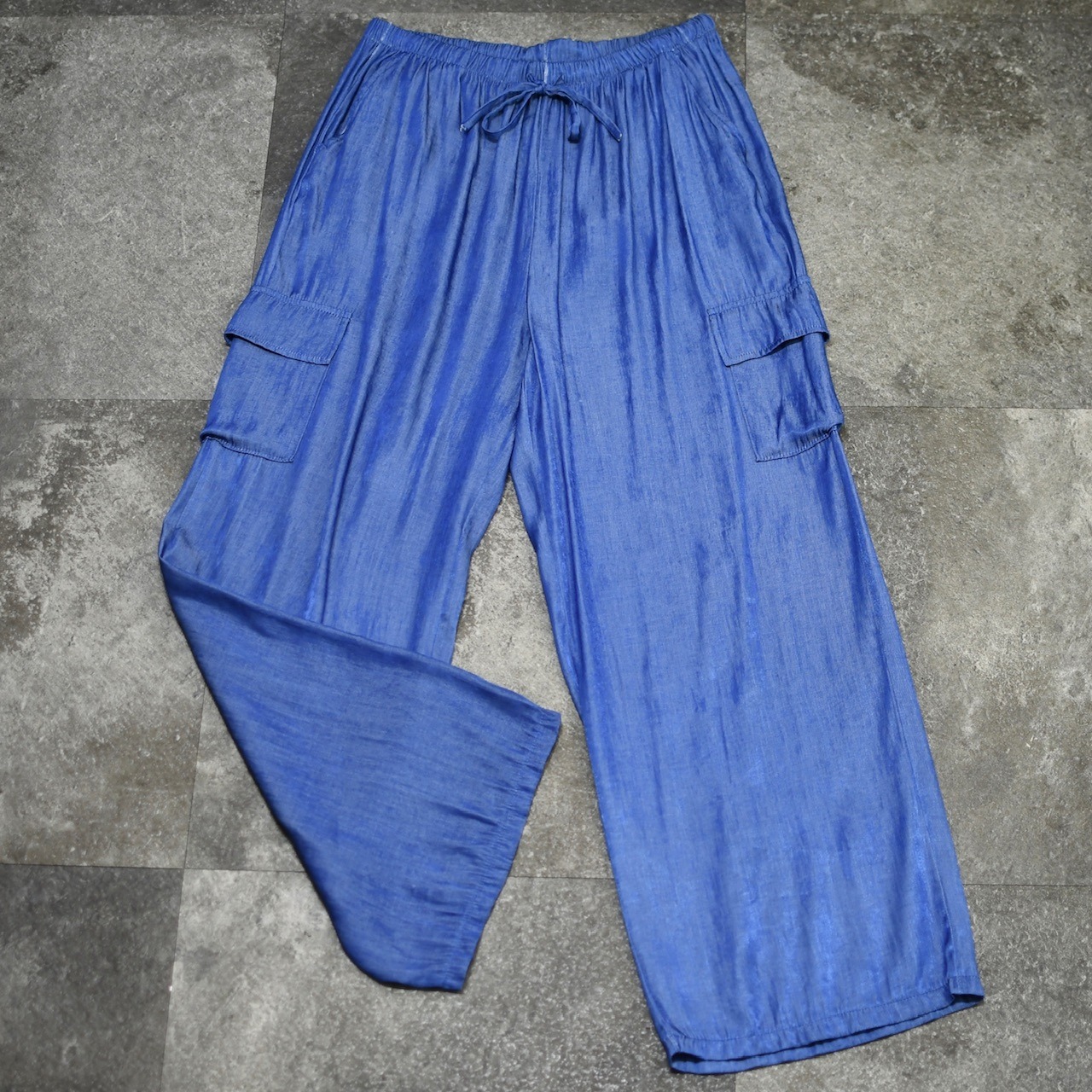 drape silhouette gloss wide cargo pants