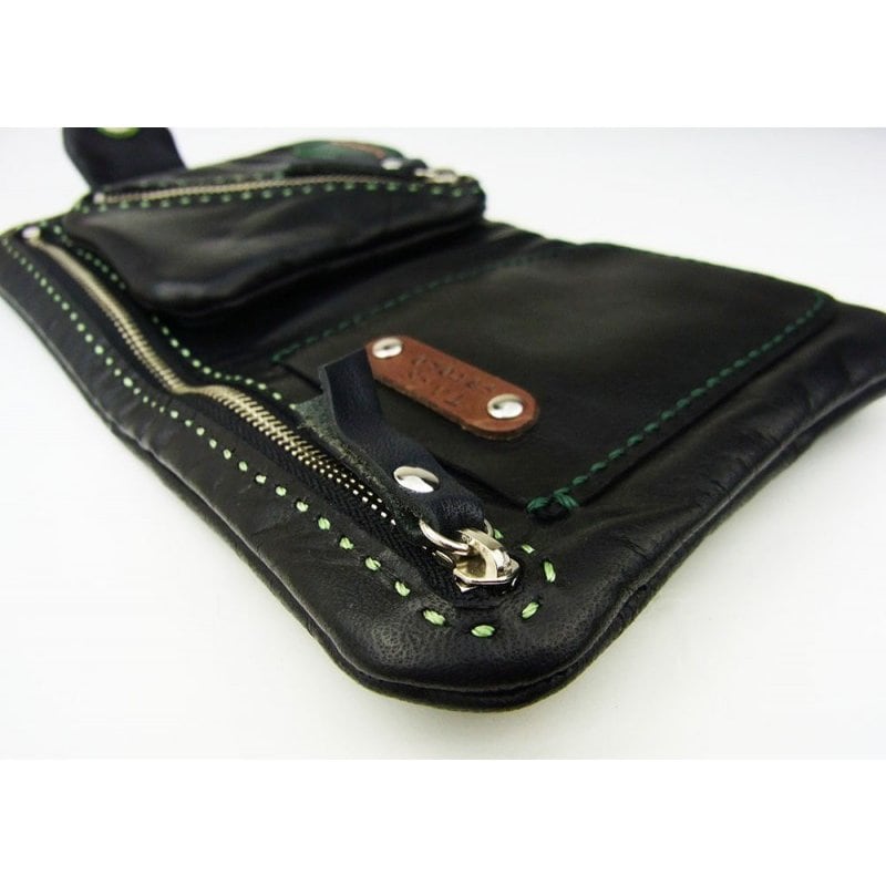 カエル レザー2つ折り財布 ブラックフロッグハンズ | caeru