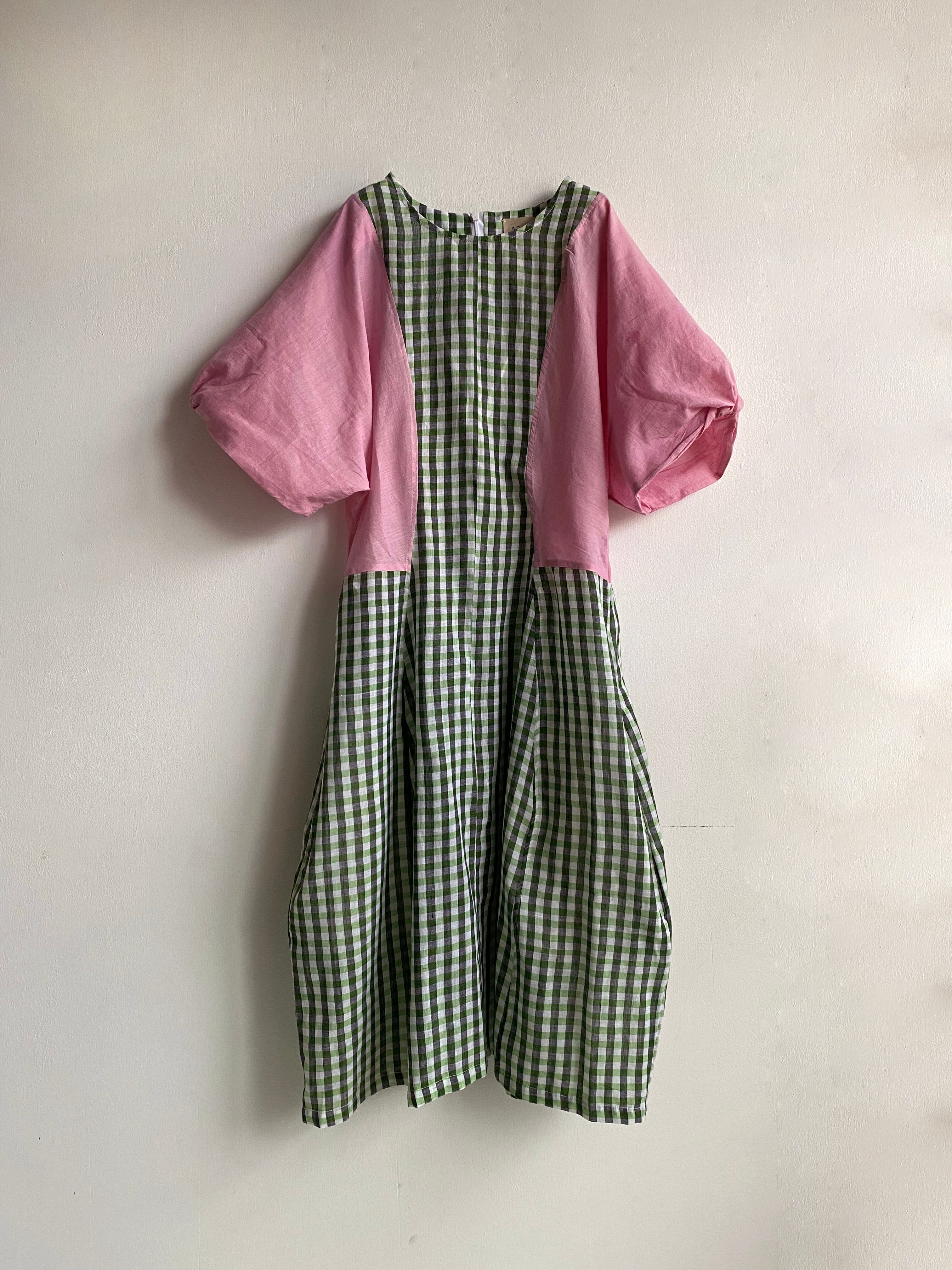 Short sleeve deformation dress "light pink & green gingham check" khadi cotton