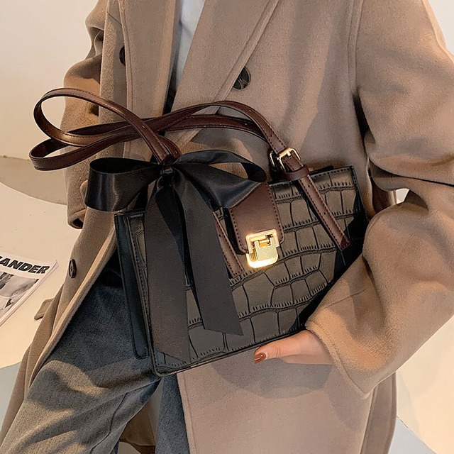 レディースシングルショルダーバッグオータムウィンターレッド 秋物 冬物 スクウェア Tiancai_Wing_Bag85465899565