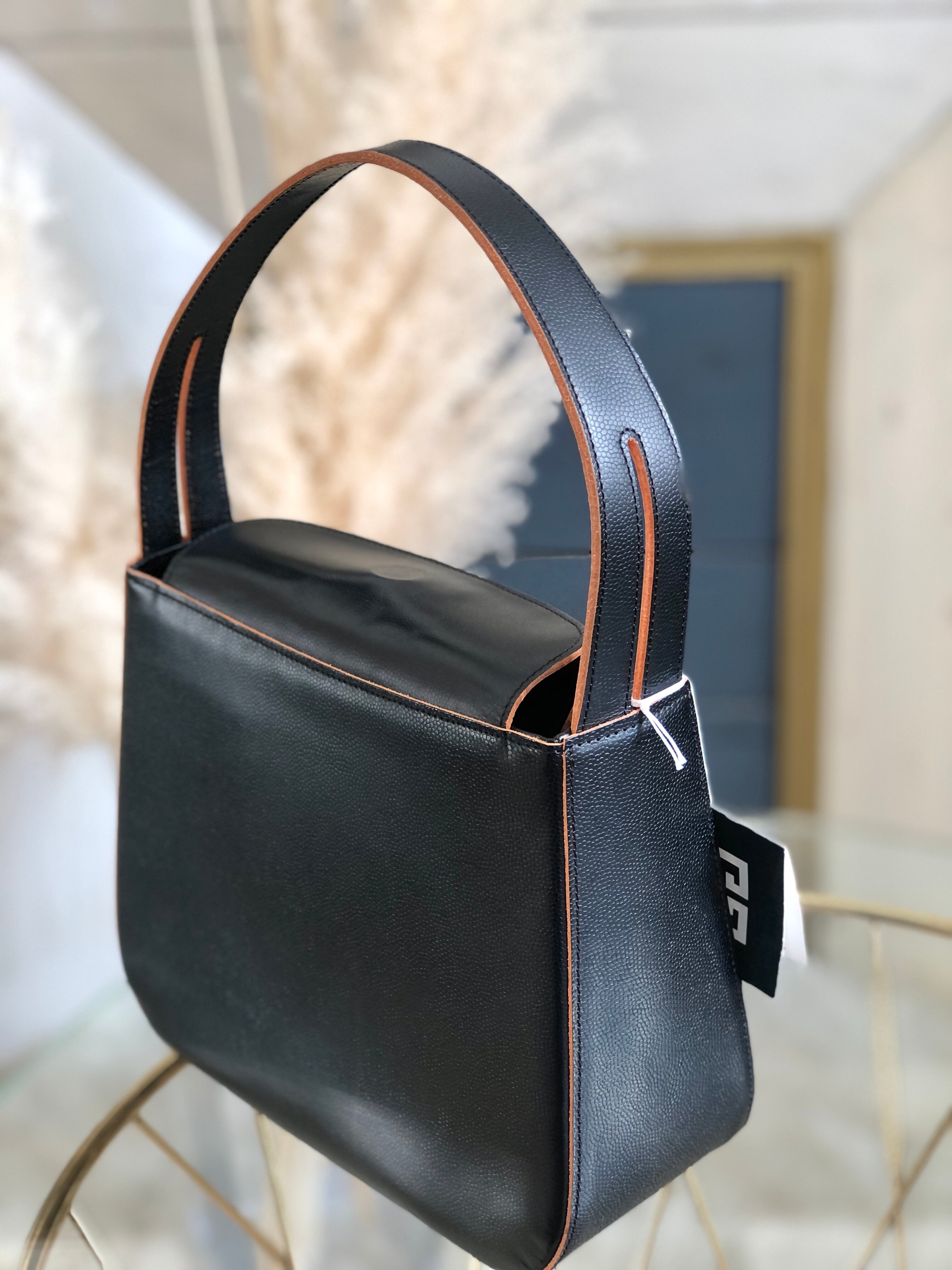 ジバンシィ カットアウトレザー ハンドバッグ GIVENCHY ジバンシィ カットアウト ロゴ エンボスレザー