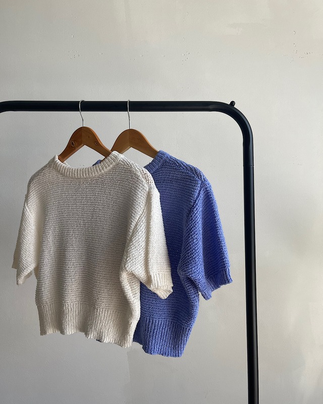 short boucle knit pullover