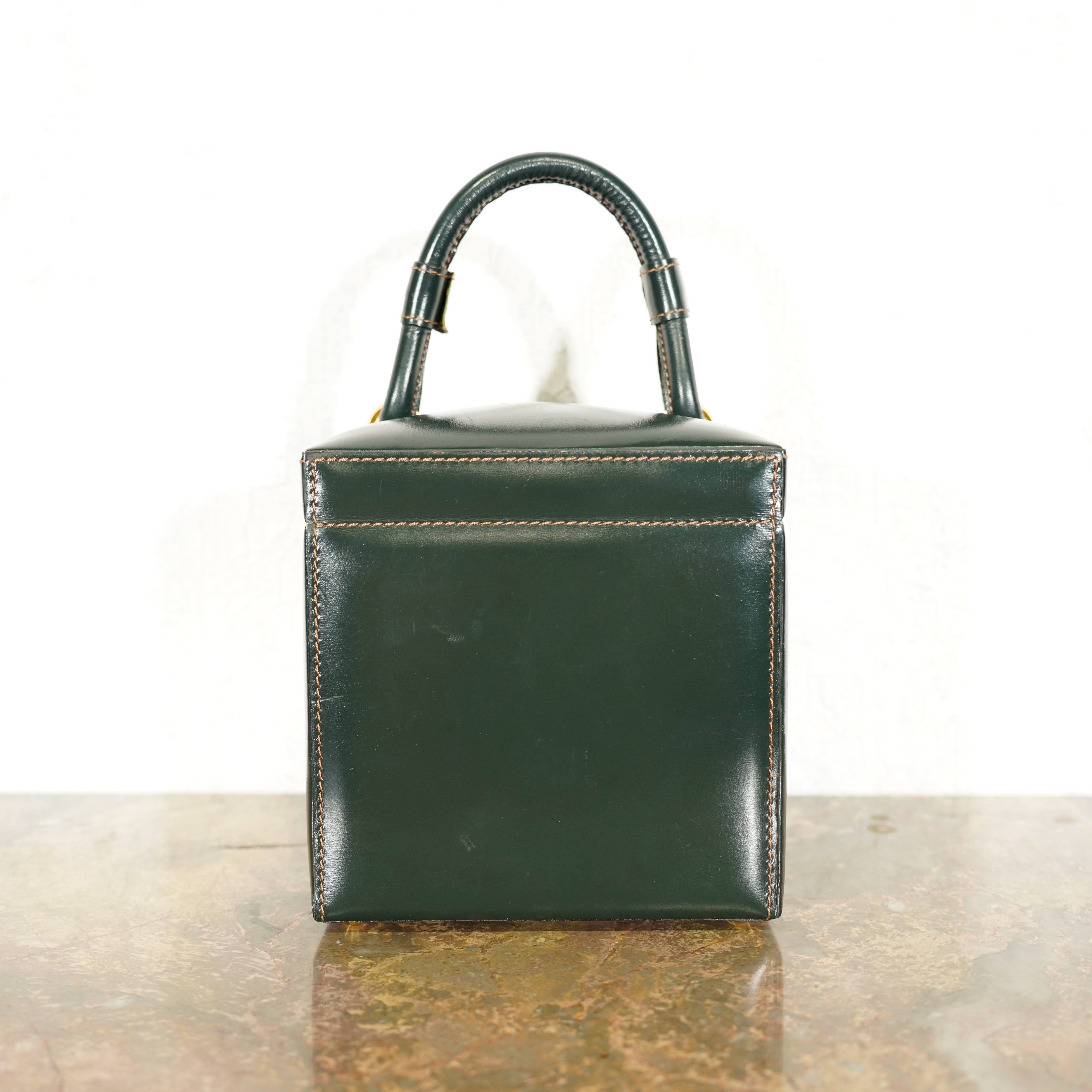 ∞直営買付∞ロエベ ずっと使えるシンプルデザインハンドバッグ LOEWE METAL LOGO DESIGN SQUARE TYPE LEATHER ROYAL HAND BAG