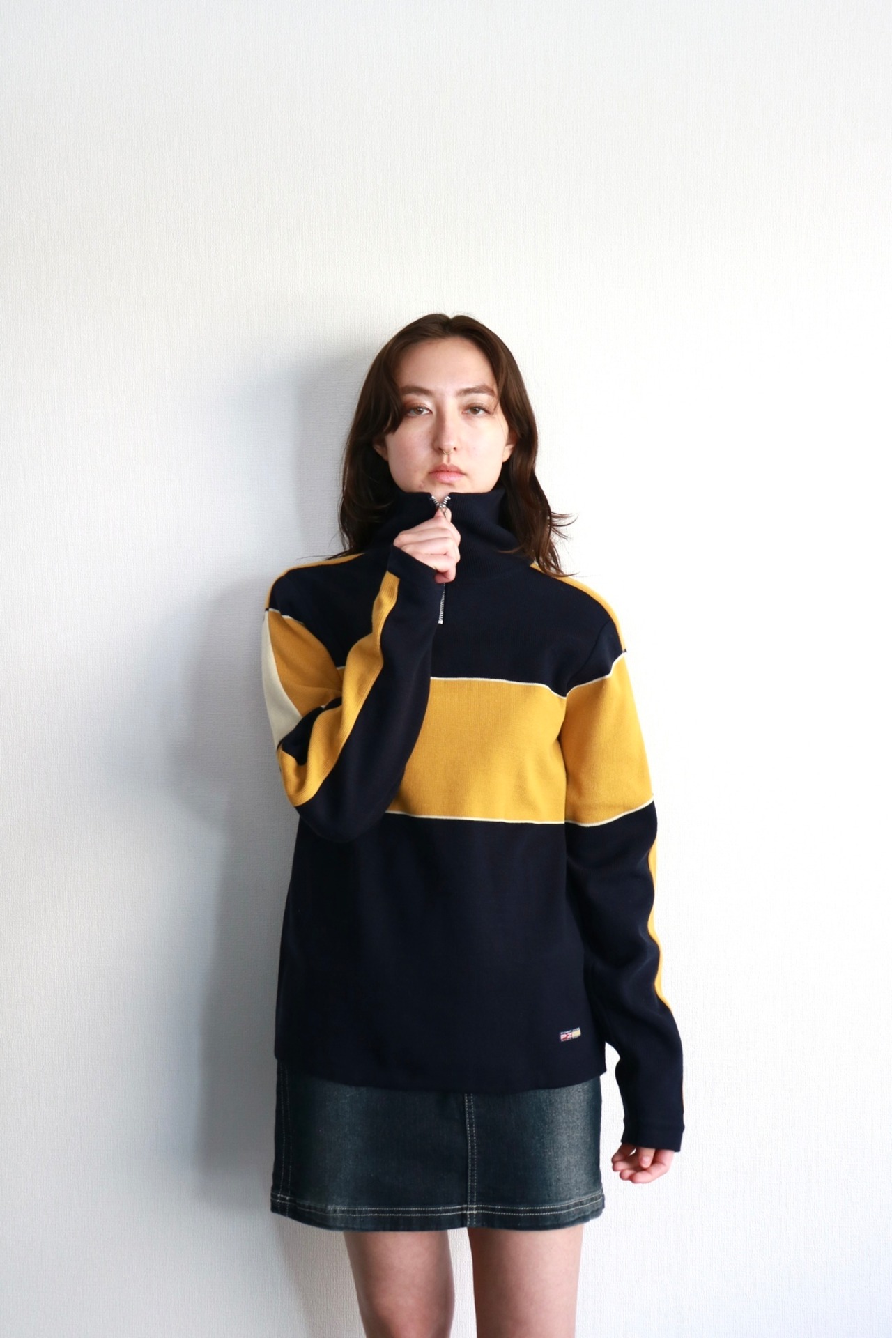 Line design half zip knit sweater