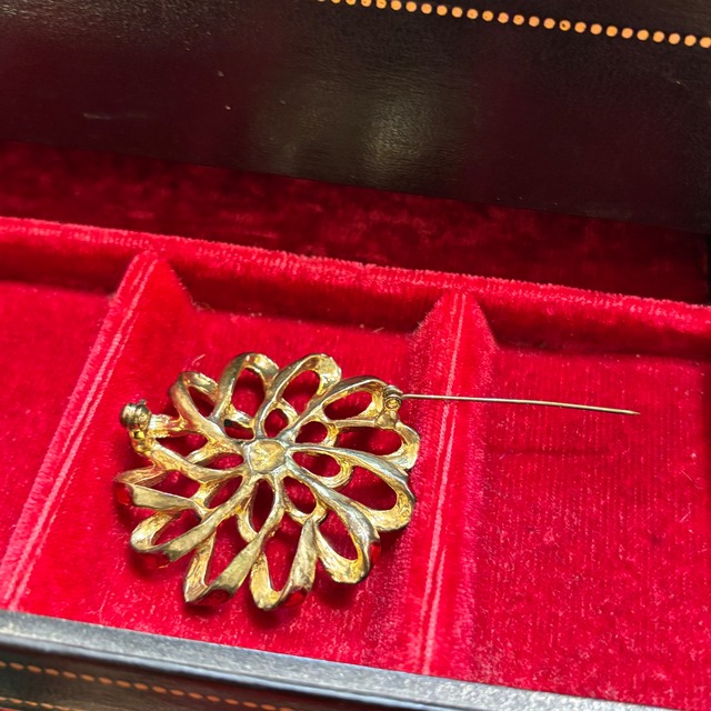 Christmas ribbon brooch