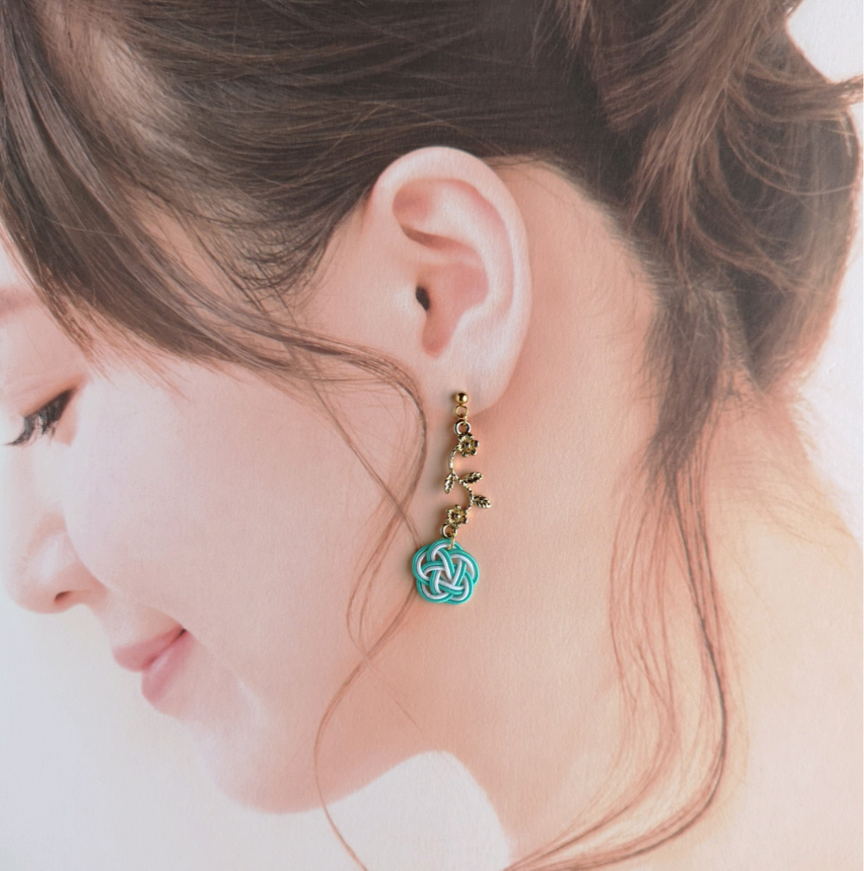 No.154 チェコビーズ ファルファーレとドロップビーズのピアス ハンドメイド No.154 ハンドメイドピアス No.154 チェコビーズ ファルファーレと