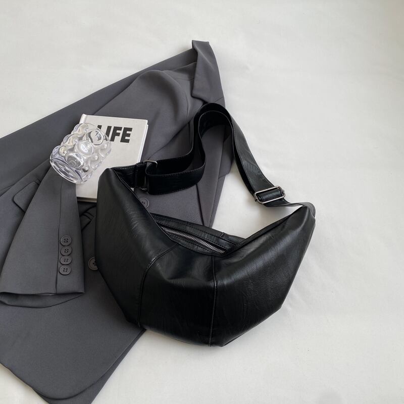 大容量クロスボディバッグ E00079