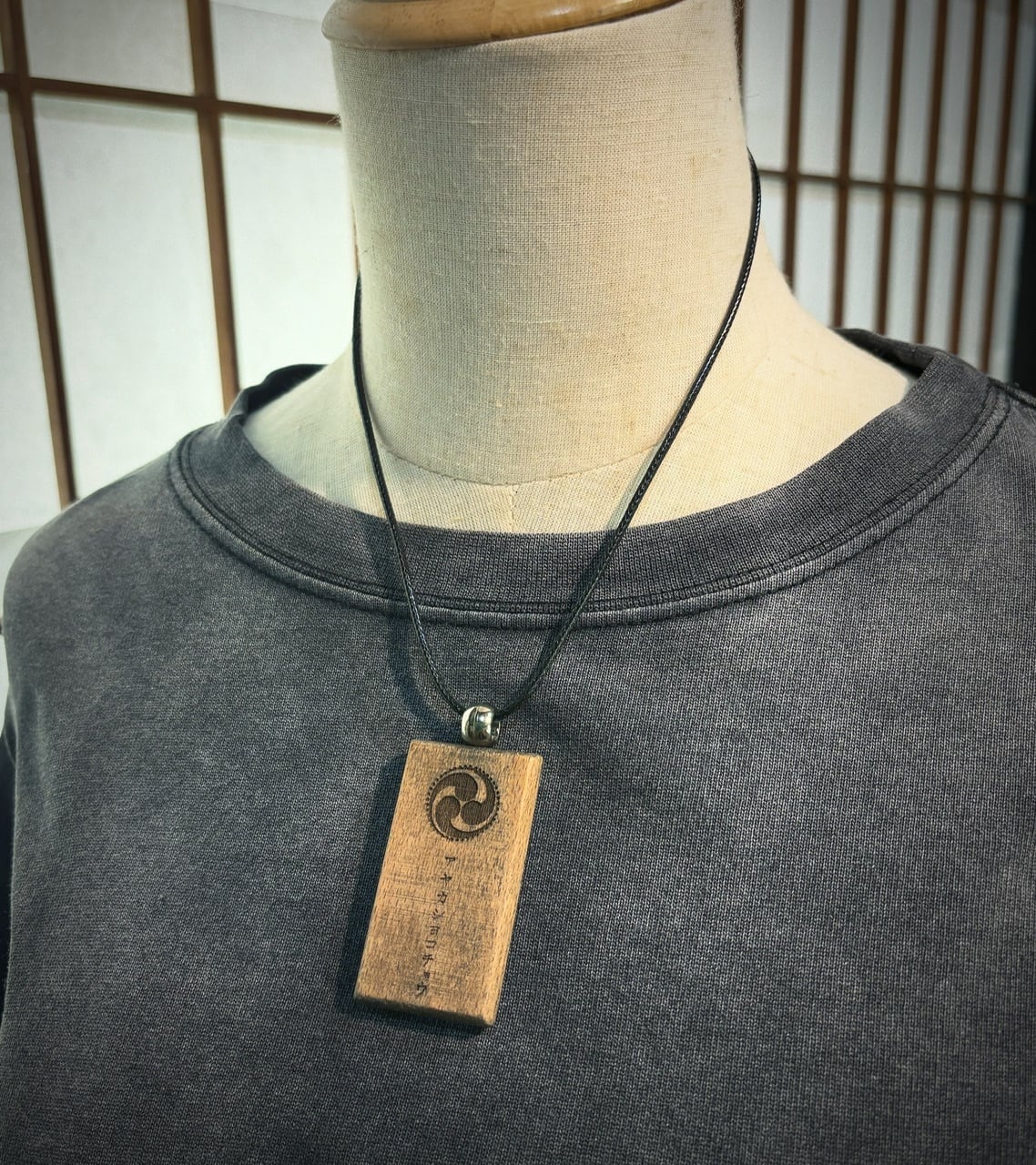 ☆入札不可　ブーフ商品 受注】木札○ネックレスタイプ | 異国雑貨屋 廣福堂