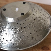 インド 手彫りのアルミボウルL 直径:約36.5cm | 透かし彫り