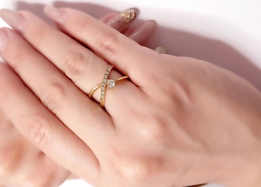 k18 D0.3ct 中指にオススメ！クロスリング ○ | 株式会社