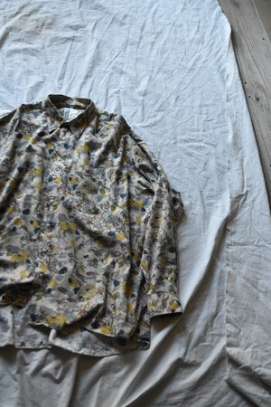 Italy beige base flower pattern shirt