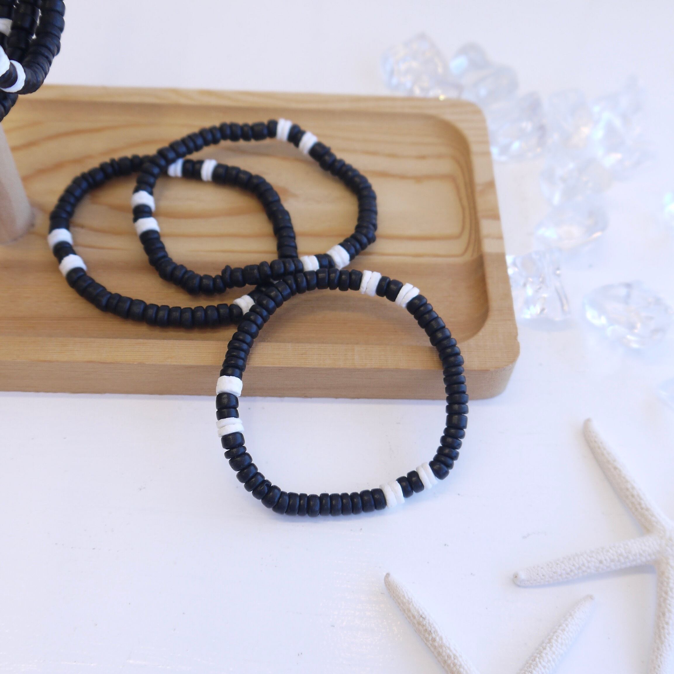 ココナッツビーズ バングル ブラックブレスレット トコビーズ 天然素材 ナチュラルビーズ 夏ブレス HAWAII ハワイ直輸入<細 シェルMIX>