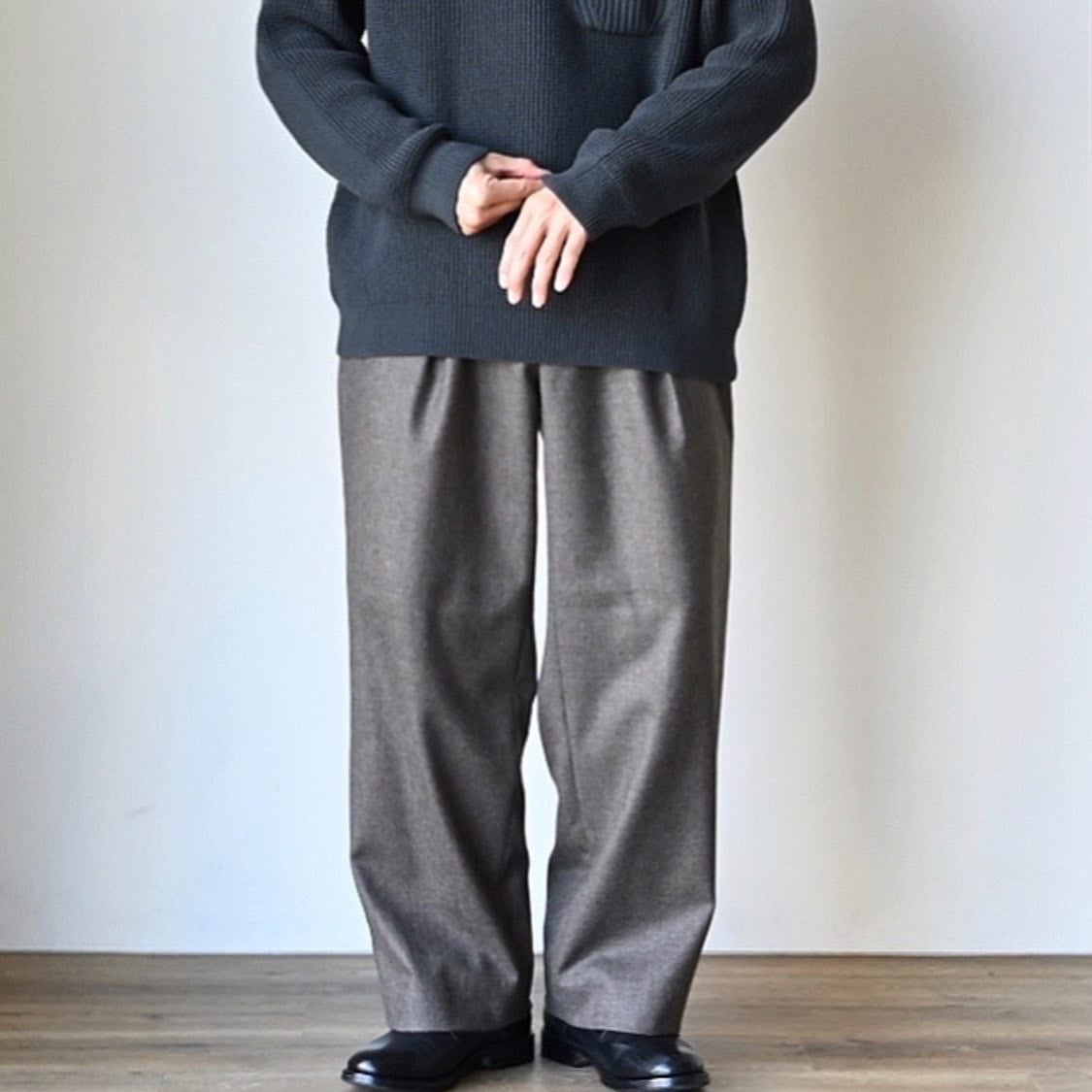 STILL BY HAND】2TUCK WOOL SEMI WIDE SLACKS スティルバイハンド 2