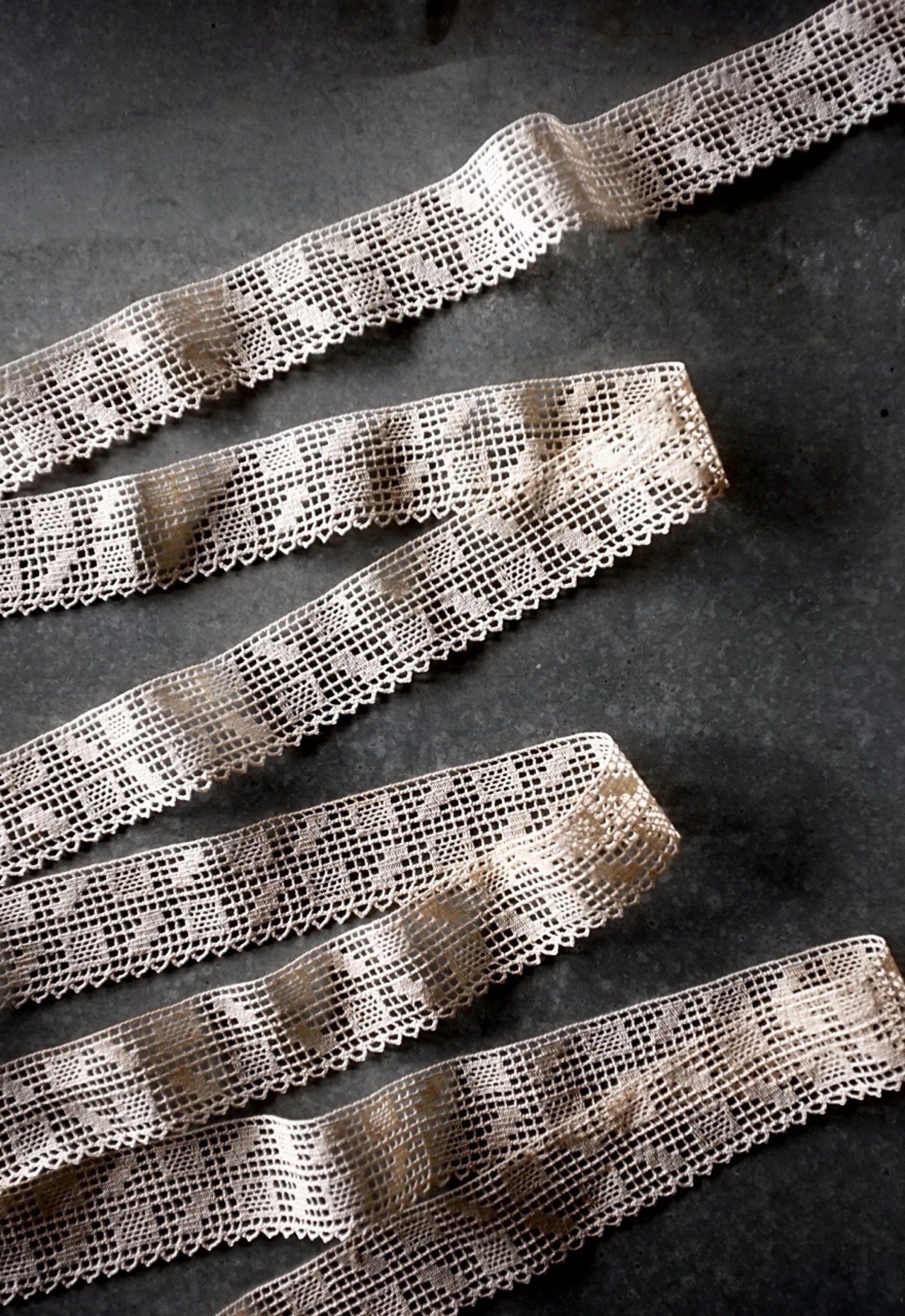 1900s フランス 100x4c リネン 鏡の国デイジーとアンティークレース r9m