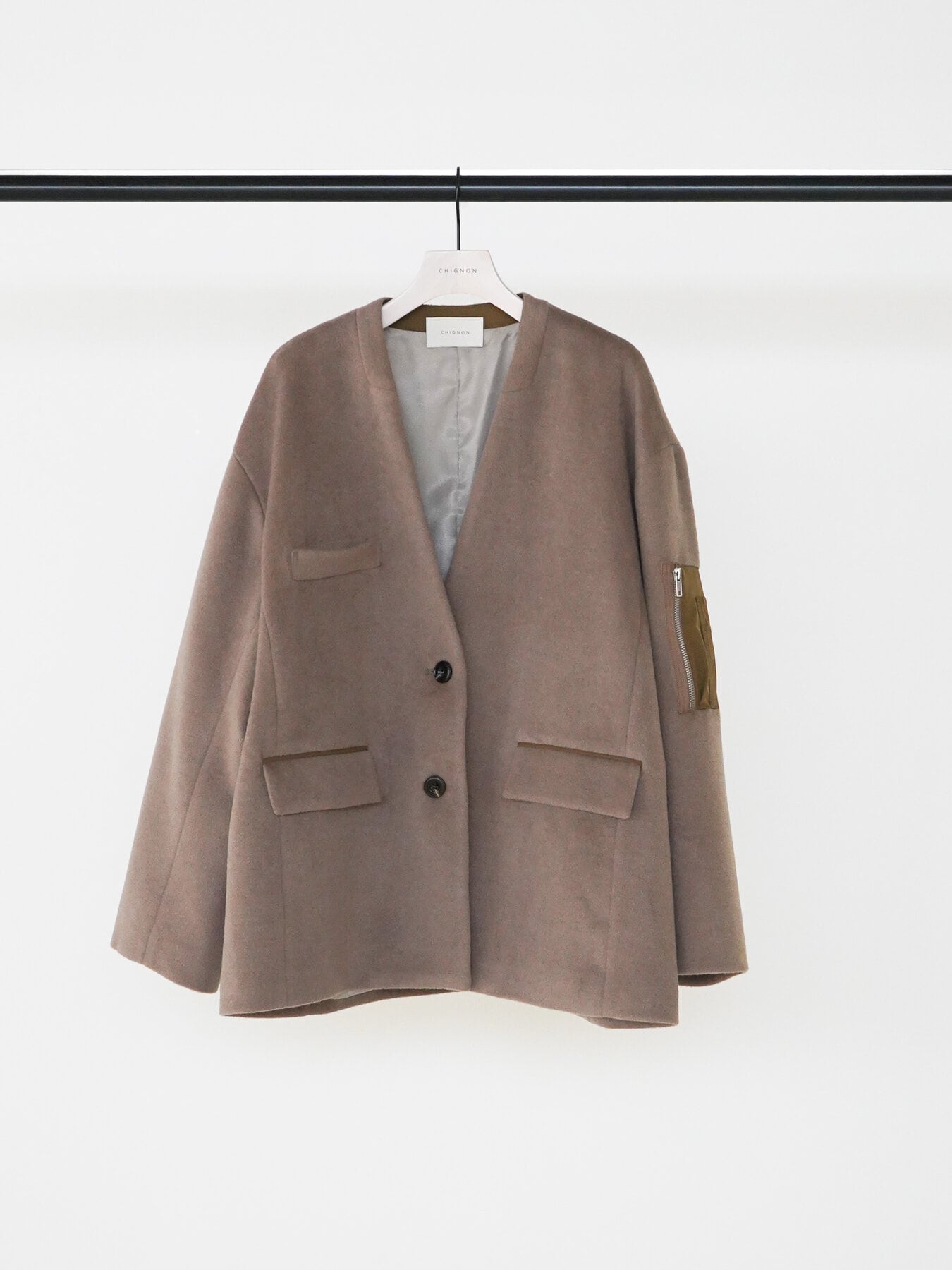 【9/下旬〜10/上旬入荷次第お届けのご予約】CHIGNON/シニヨン ノーカラーニュアンスミリタリーJK 4865-301KK F