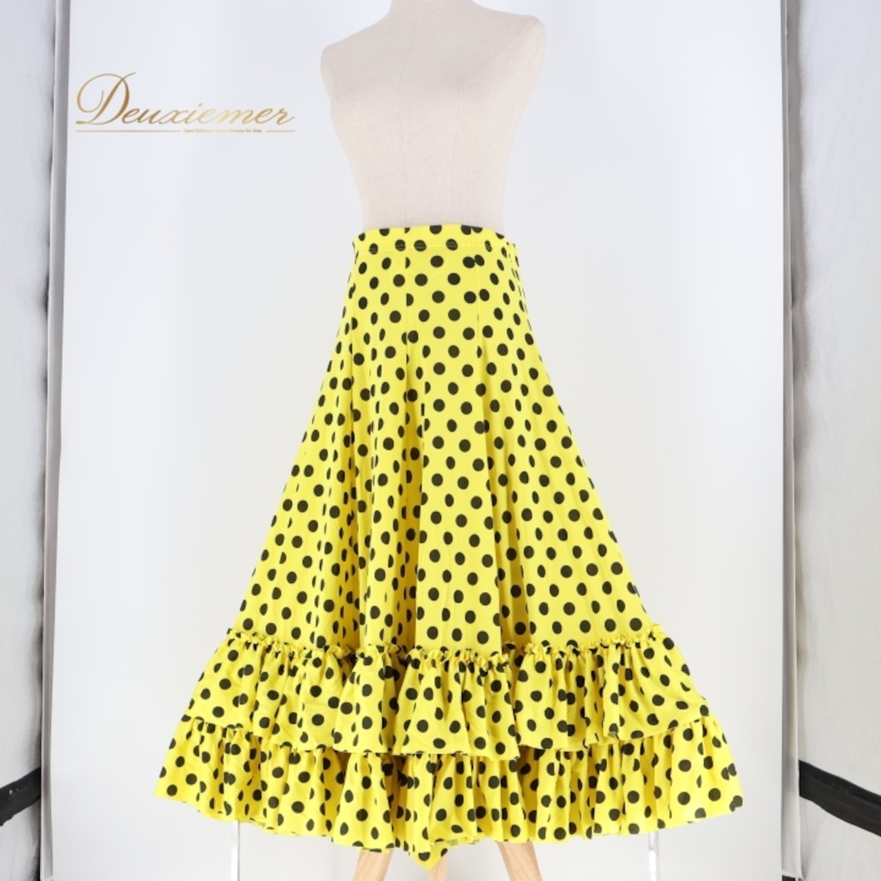 フラメンコ 衣装 ファルダ スカート 黄色 黒 水玉 ドット フリル ボランテ 伸縮 レッスン 練習 ダンス パーティ 発表会 ポップ 可愛い イエロー系 ブラック系 フラメンコスカート おしゃれ スカートデザイン フリルスカート 可愛いスカート レディースダンス衣装 黄色スカート 黒ドット 水玉模様 パーティ衣装 女性用ダンススカート