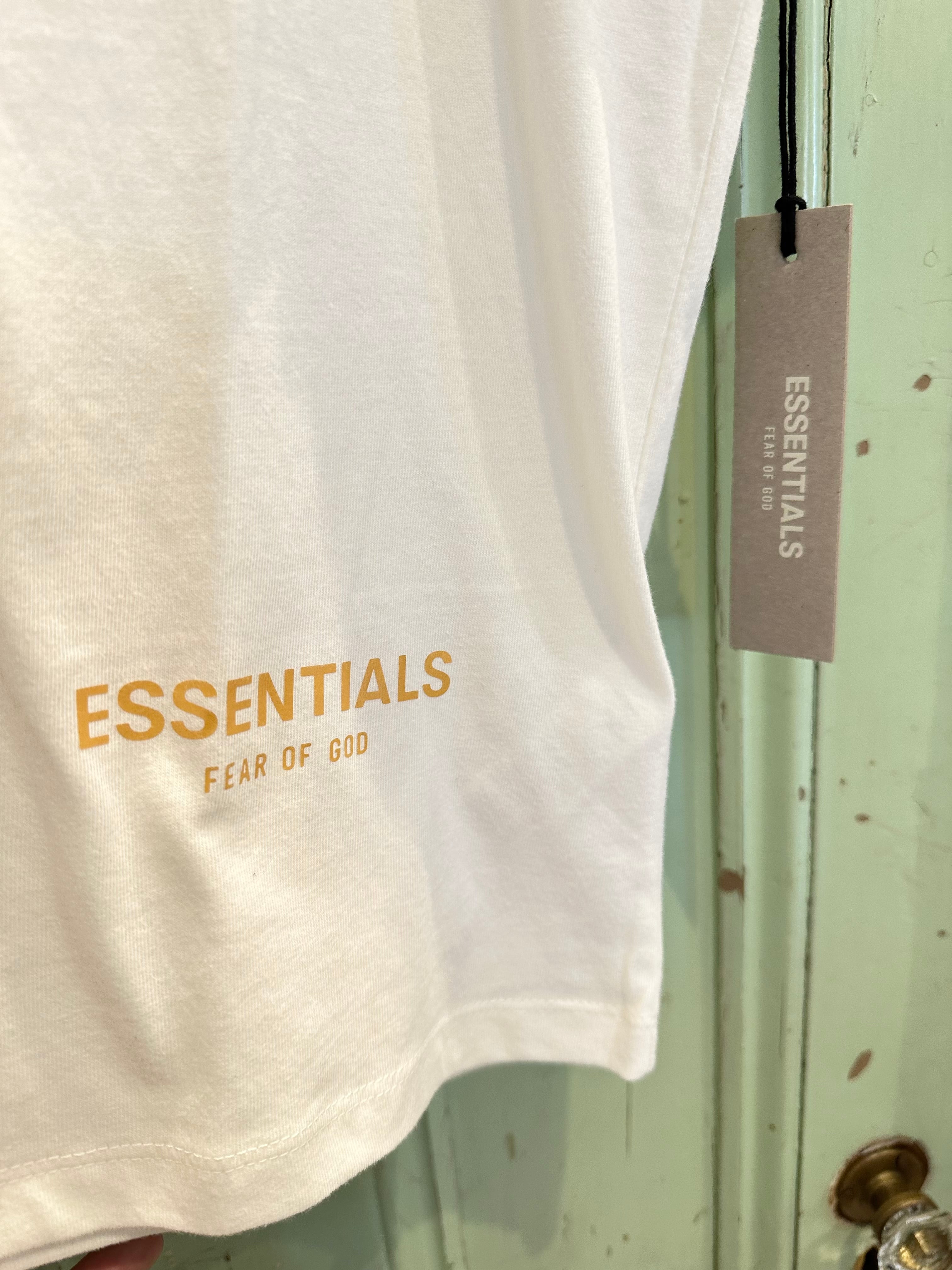 期間限定 SALE！Long Beach限定ESSENTIALSエッセンシャルズゴールドロゴ半袖Tシャツホワイト￥20900→¥12000＋tax(¥13200)