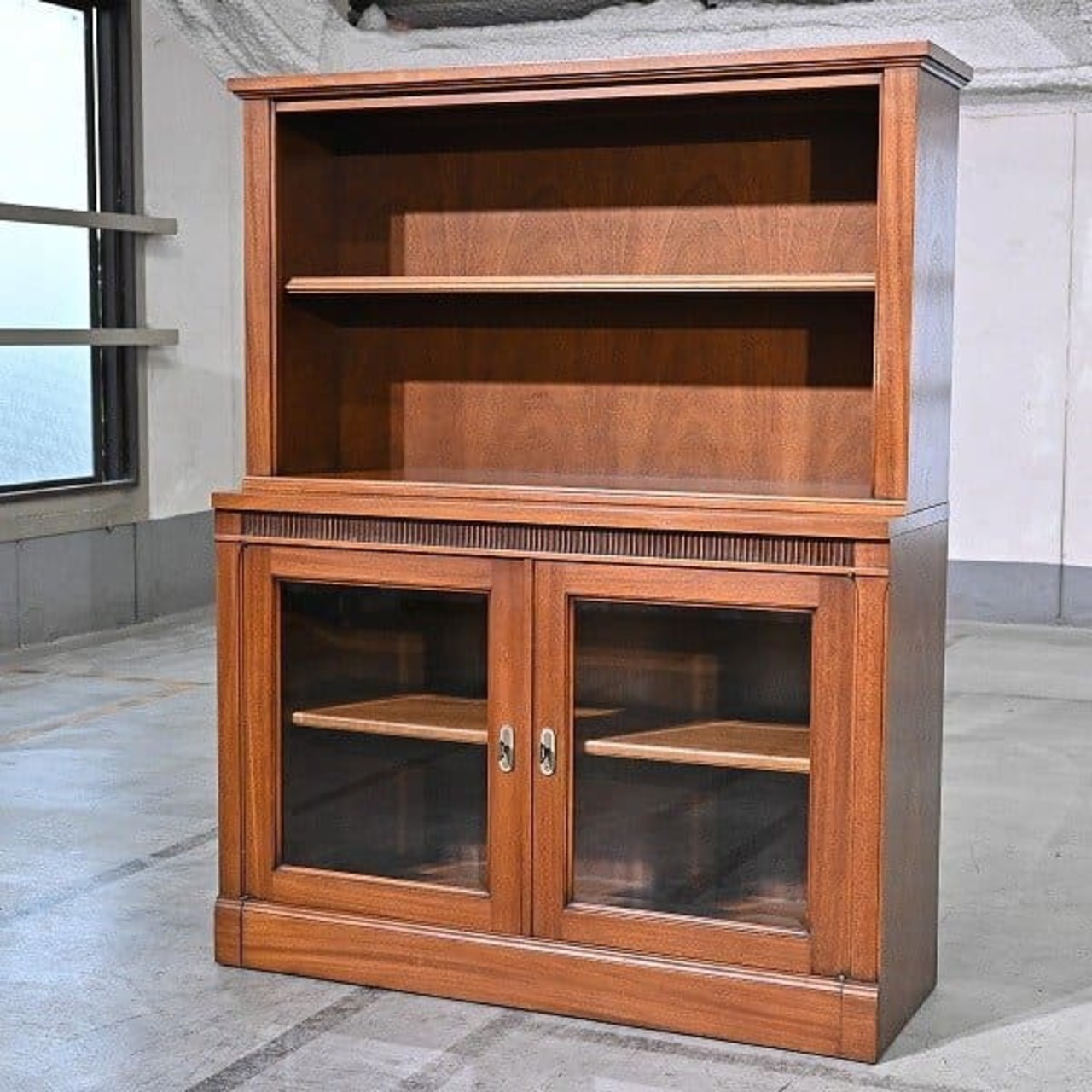 最高級ドレクセルヘリテイジ 「TRIUNE/トライユン」キャビネット 棚 飾りディスプレイ 収納 小型 マホガニー材 DREXEL HERITAGE【中古家具/中古インテリア/USED家具ユーズド家具/リサイクル】