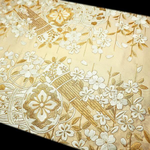 名匠【京屋林蔵】 最高峰の手刺繡 ラグジュアリーに華やぐ古典 名匠【京屋林蔵】 最高峰の手刺繡 ラグジュアリーに華やぐ古典