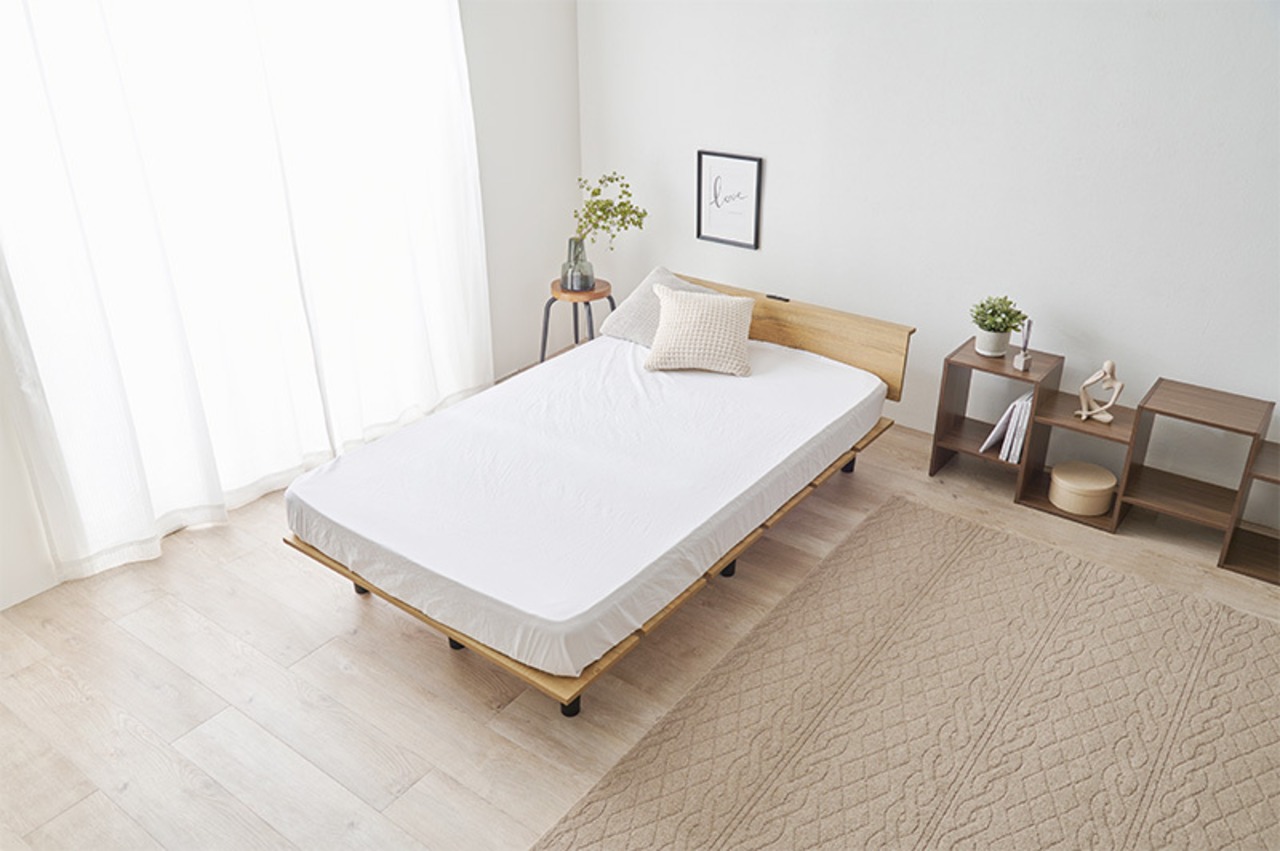 シンプル木目のセミダブルベッド マットレス付き