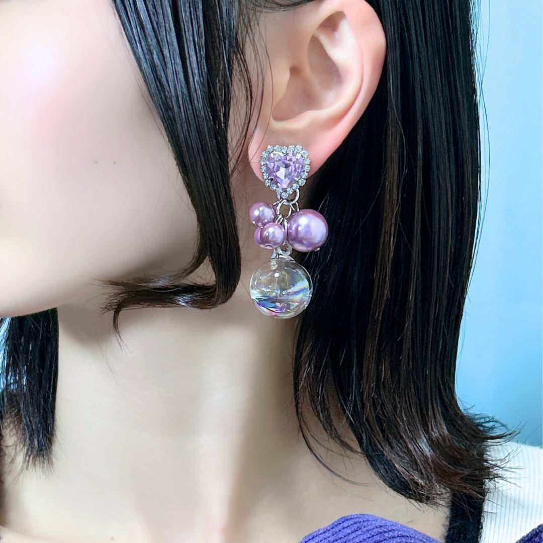 【398】ガラスドームのイヤリング／ピアス お水入りガラスドーム シャボン玉 ハート 紫 ビジュー 大ぶり ピアス