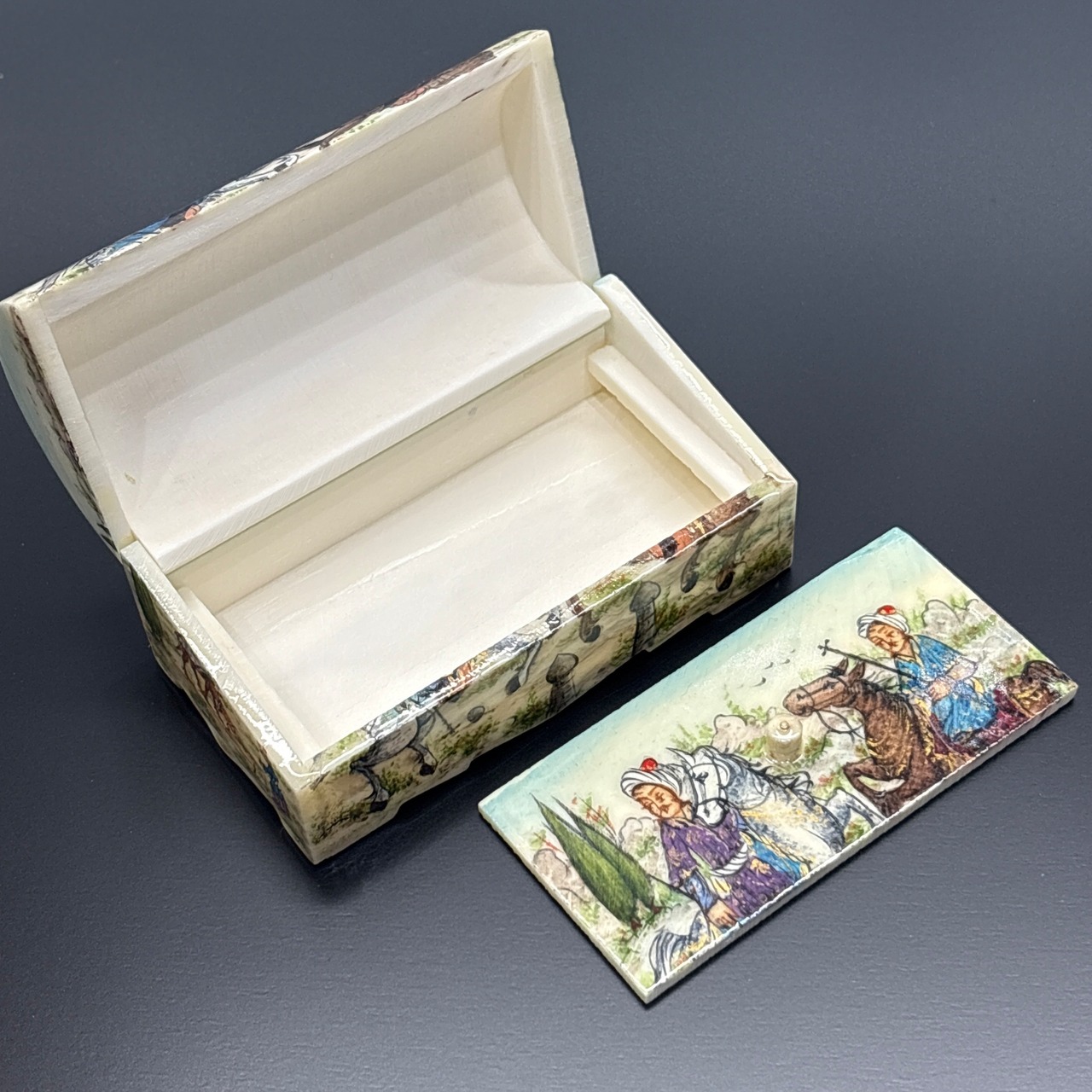 キャメルボーンの小箱【033】