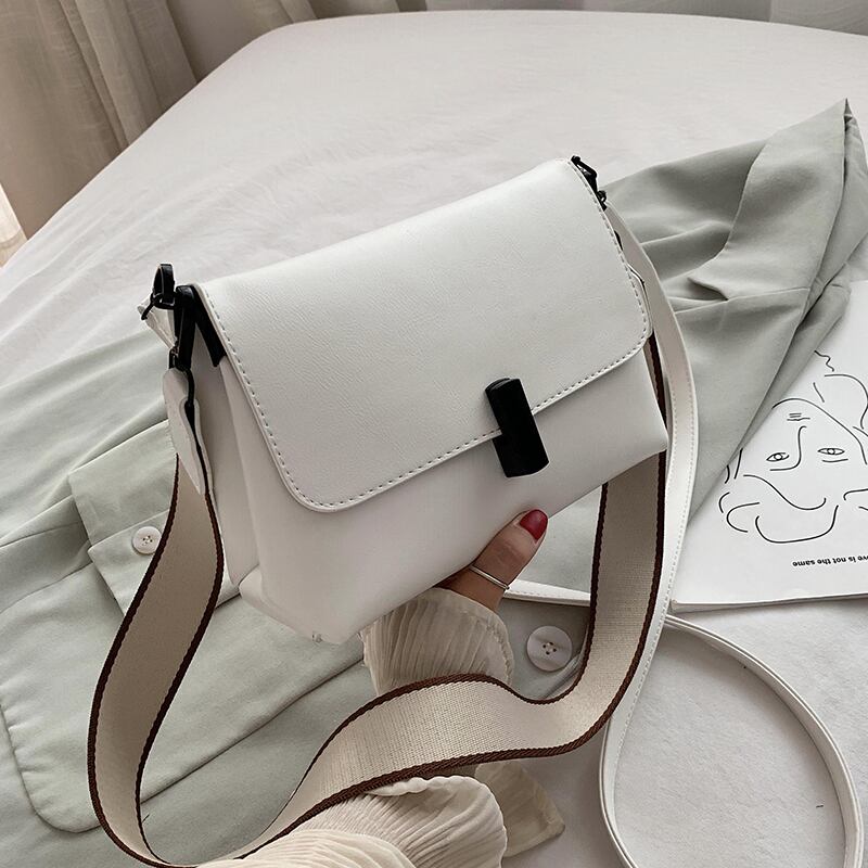 ネットレッドスモールバッグ女性バッグ2020夏の新しい波のファッションブロードバンドクロスボディバッグinsワイルドショルダースモールスクエアバッグ Tiancai_Wing_Bag1369553