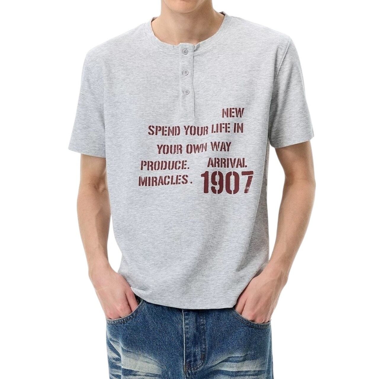 ステンシルライクタイポグラフィヘンリーネックTシャツ 3col   A00146