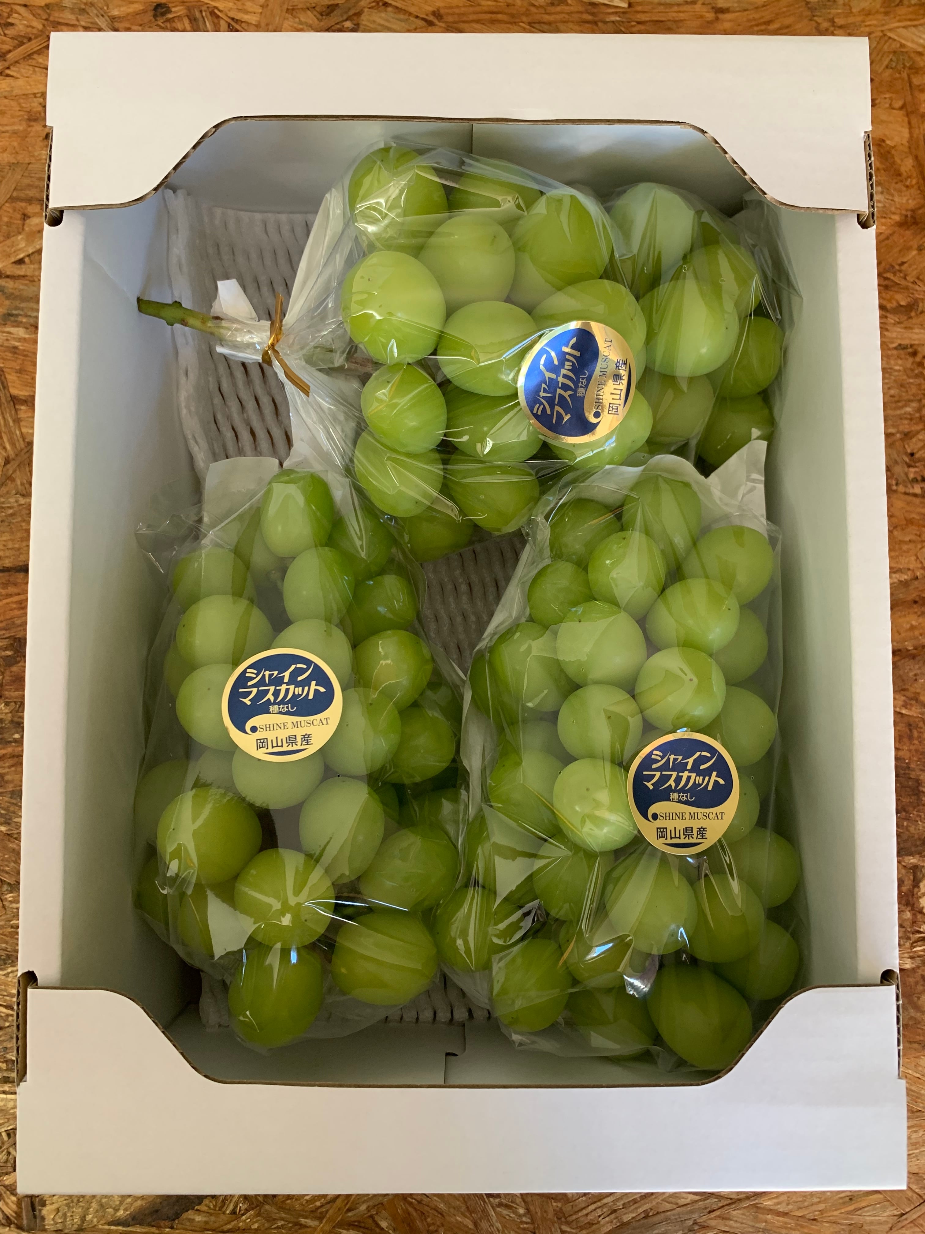 シャインマスカット2kg（3〜5房） | 門野葡萄園 ONLINE SHOP