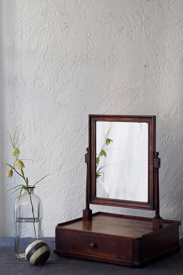 シンプルな鏡台-antique dressing table