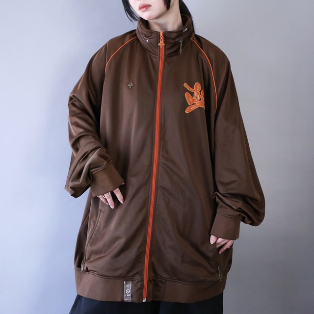 front and back wappen design super over silhouette track jacket（with hood）