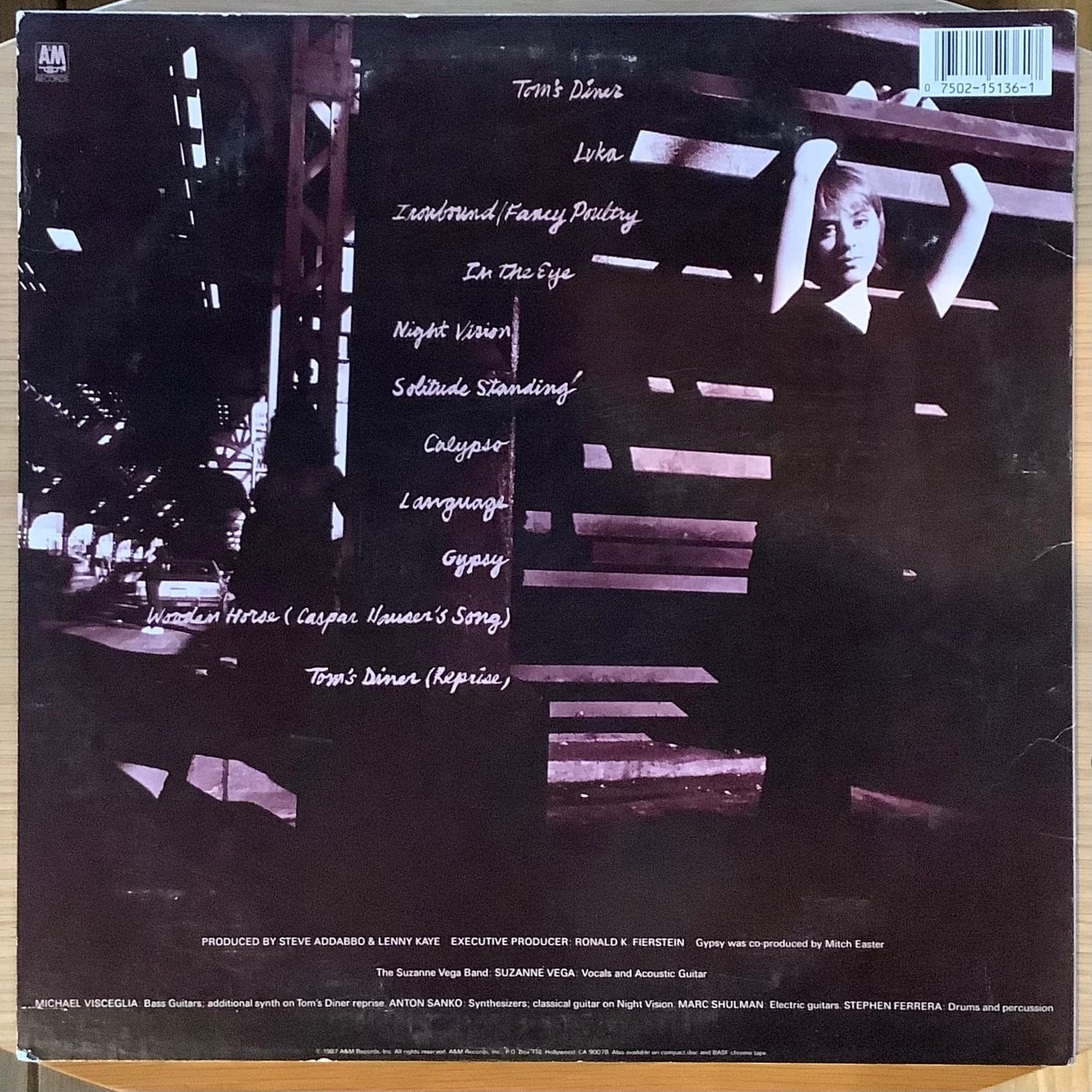 SUZANNE VEGA / SOLITUDE STANDING | Plastic Soul Records