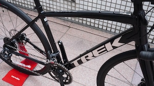 TREK DOMANE AL2 Disc Gen3 Claris 8速 Gloss Trek Black/Matte Trek Black 44サイズ