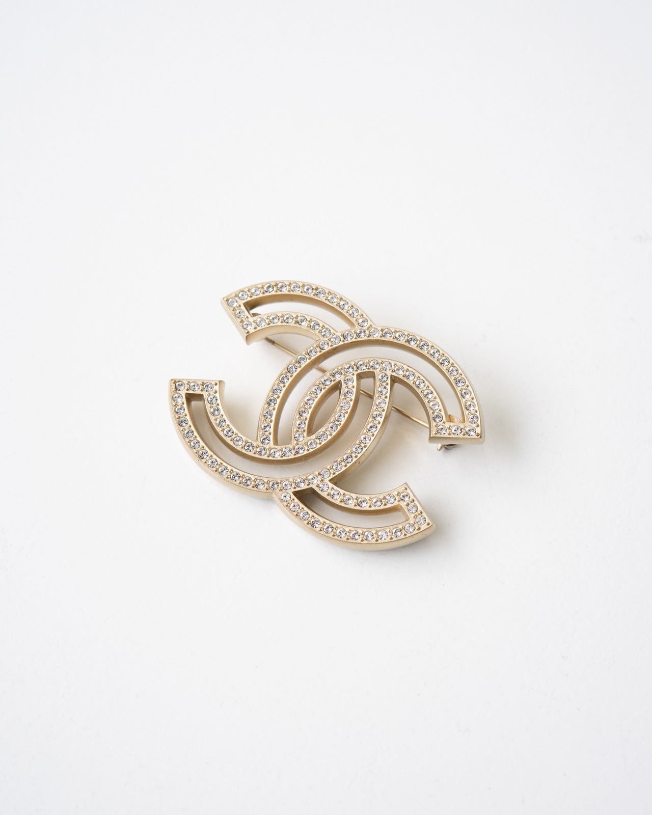〈CHANEL〉Rhinestone CC Mark Brooch 2019s