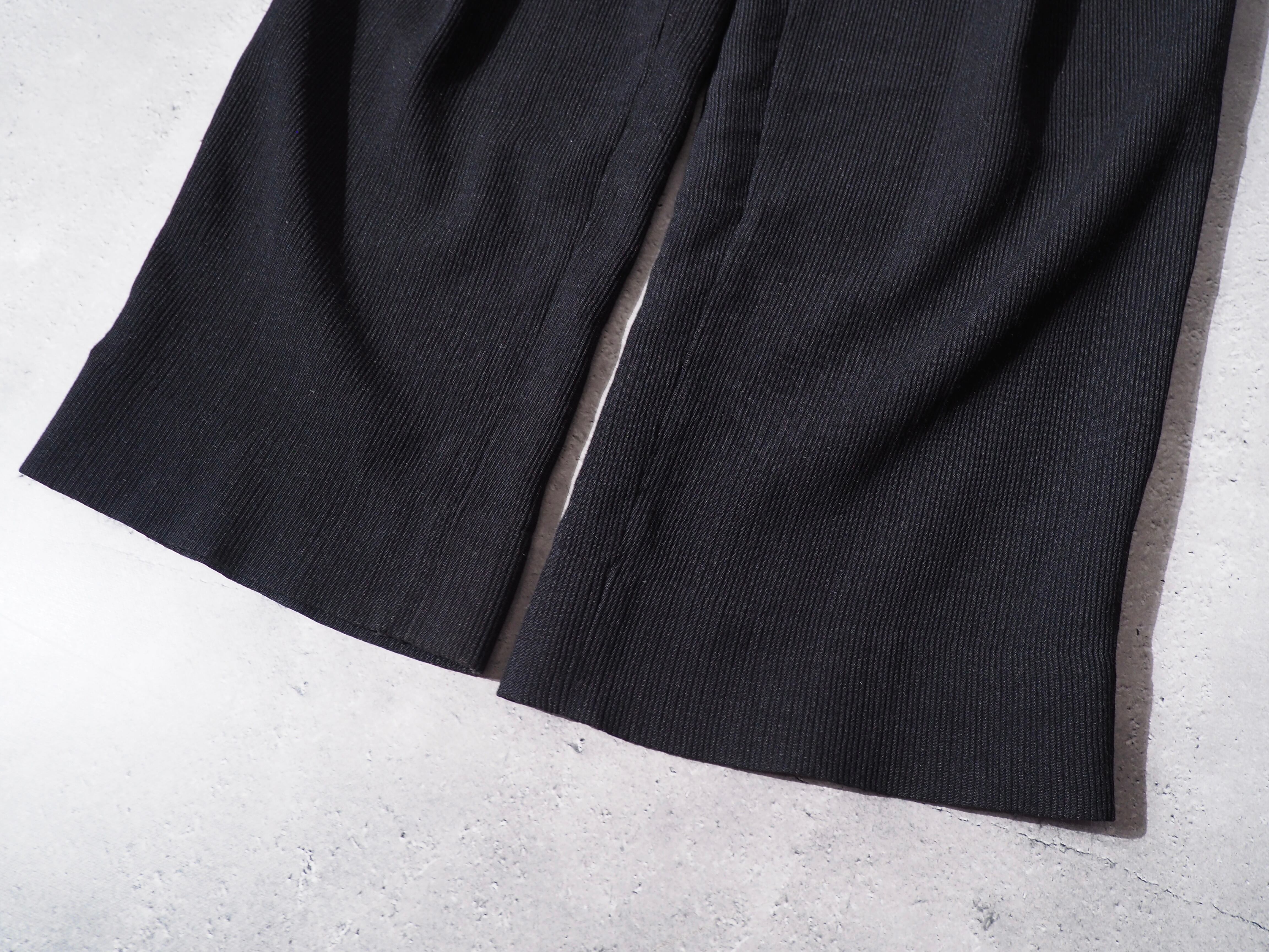 ” ISSEY MIYAKE MEN ” pleats line design two tuck dark gray slacks pants