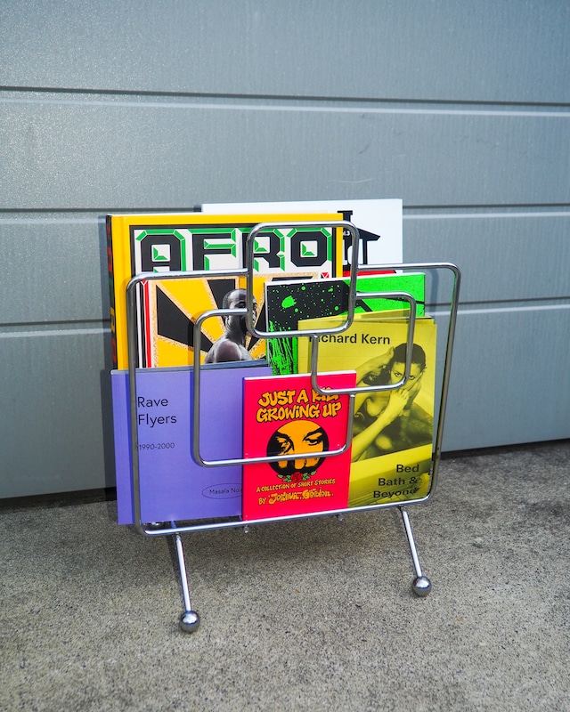 Chrome-plated geometric wireframe magazine rack