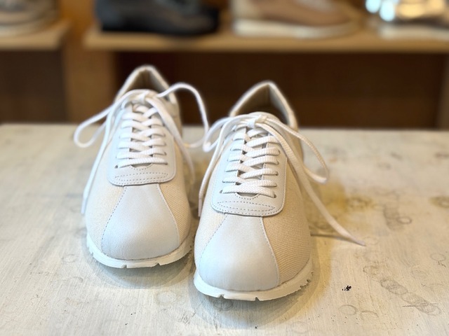 キナリ　ナチュラルキャンバス×ホワイトレザー　軽量スニーカー　高反発　インソール