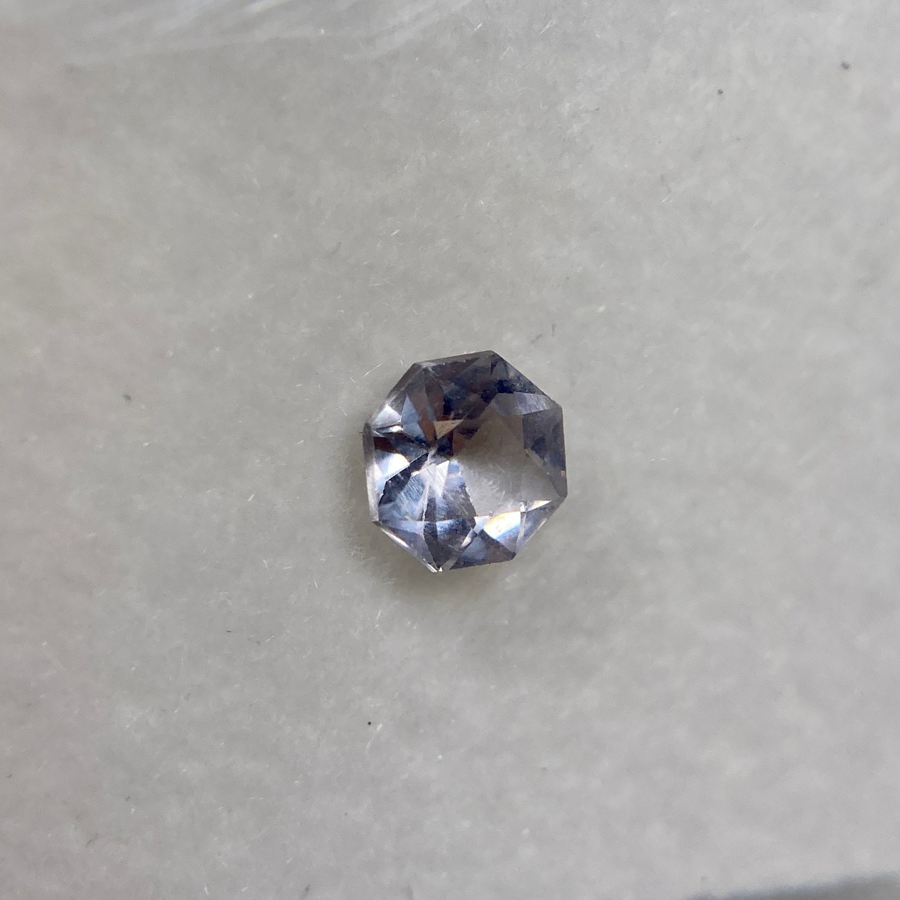 お花みたいなスピネル 白系 約4.5mm r-0120