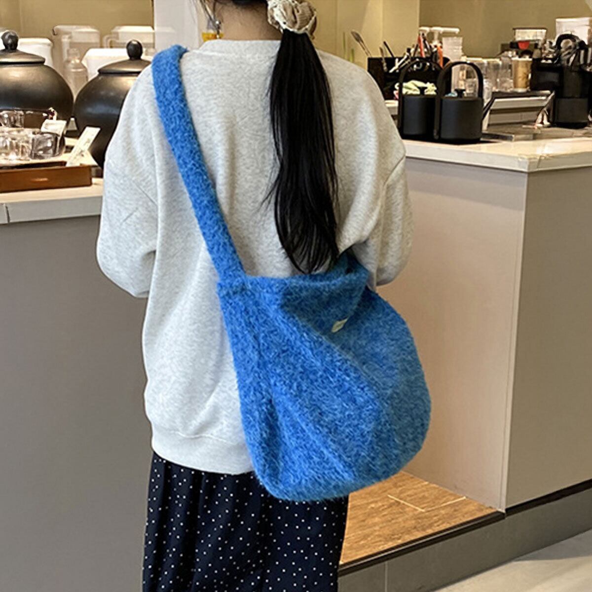ニット トートバッグ レディース ポーチ付き バッグ 韓国 ふわふわ 大容量 折りたたみ 通勤 通学 春秋冬 ショルダー カジュアル マザーズバッグ 大人可愛い 大人女子