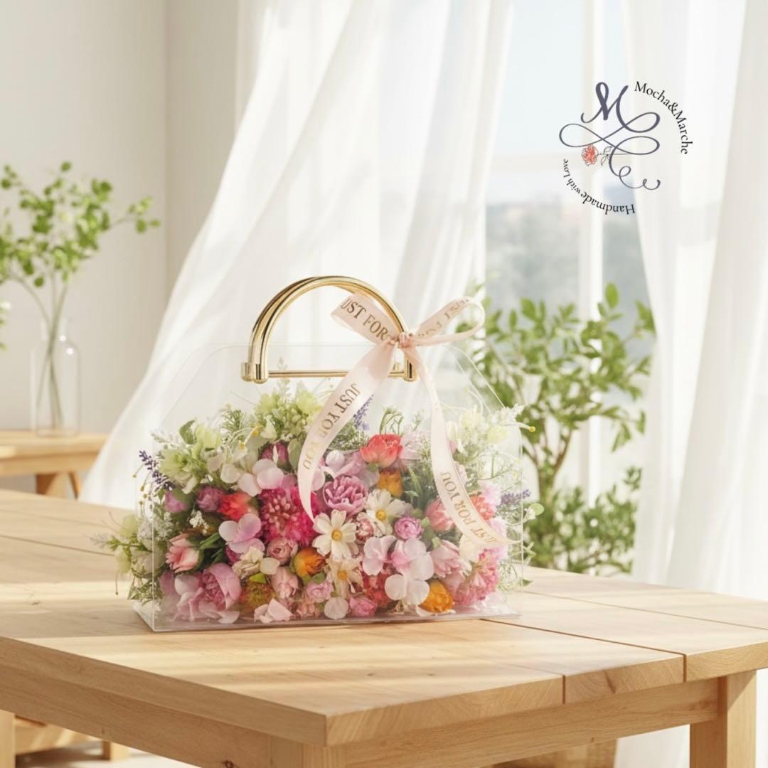 花を持ち歩くように贈る｜春の小花が咲く 光触媒フラワーバッグ