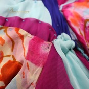 ベリーダンス オリエンタル 衣装 上下セット ピンク系 ラインストーン ビーズ 青 黄 紫 トップス スカート フリンジ 豪華 装飾 カラフル 華やか 花 スリット ステージ 舞台 ダンス衣装 ブルー系 イエロー系 シルバー系 パープル系