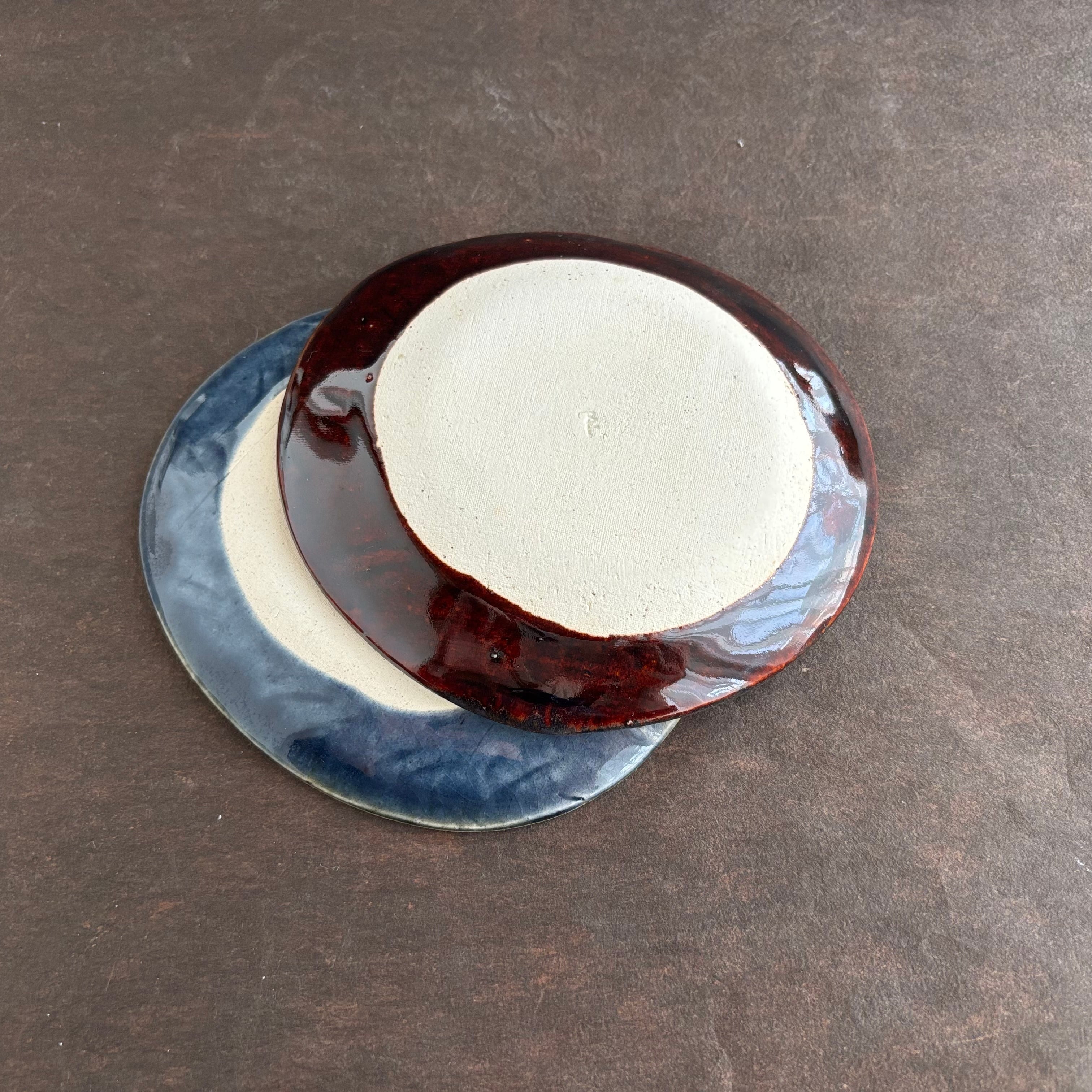 土和のルリエフ　おにぎり小皿(受皿) 飴　藍