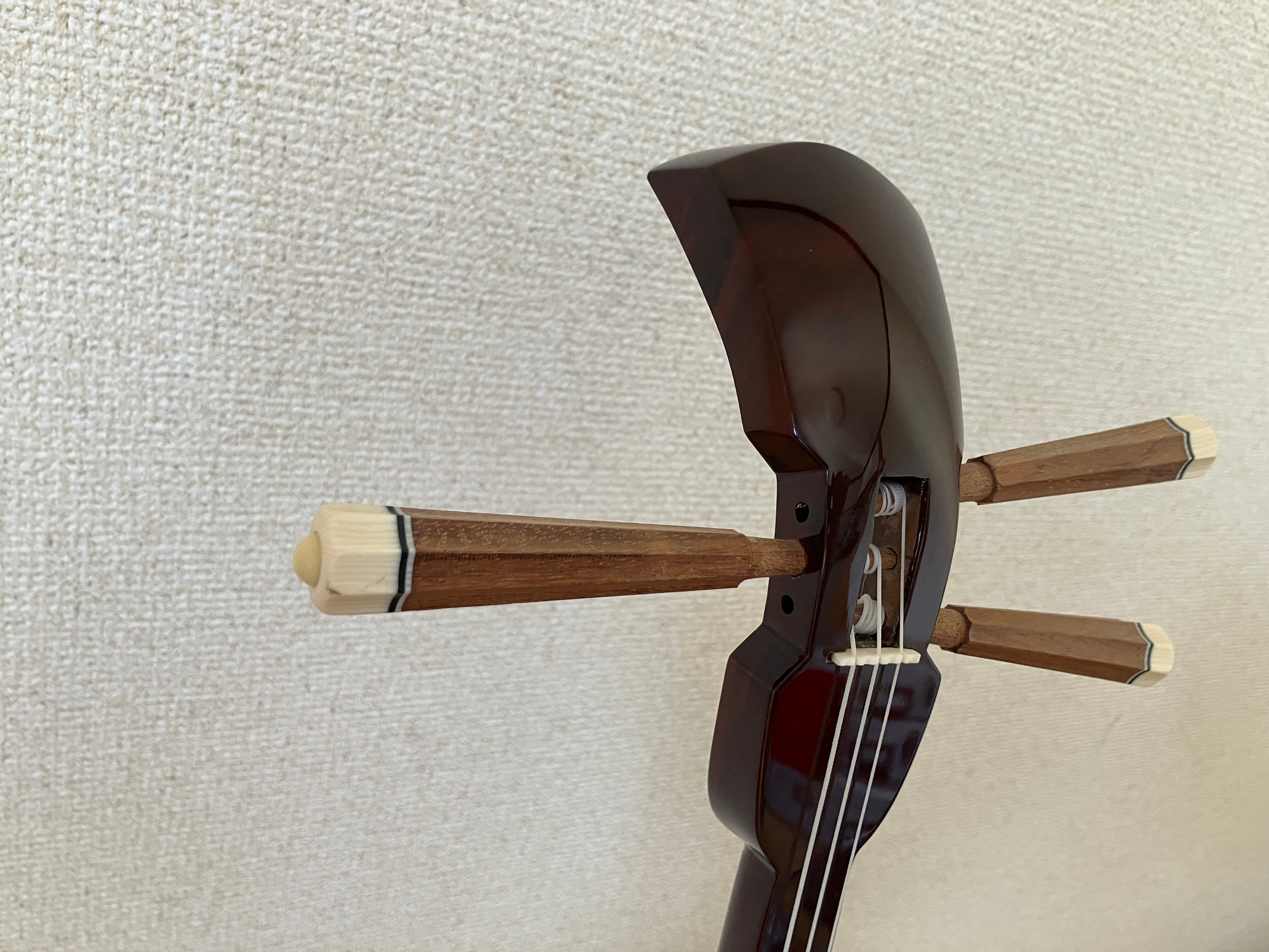 名工上原良光作 ヤンバルユシ木マカビ型 スンチ仕上げ | クオレ三線